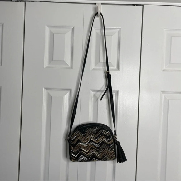 Mellow World "Vicky" Woven Chevron Design Tassel Detailed Crossbody Bag - Picture 3 of 10